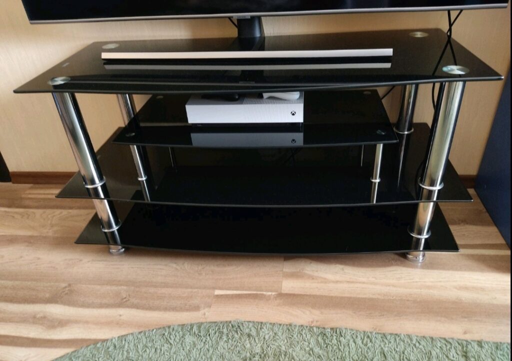 Продается стол стеклянный