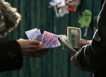 Мозырянин хотел сэкономить и обратился к валютчику, но попал на мошенника и потерял 64 тысячи рублей