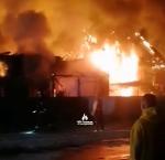 В Калинковичах вчера разбушевался пожар - горел барак (видео + фото после пожара)