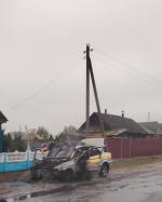 В Калинковичах на глазах у прохожих горело такси