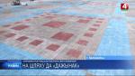 В Калинковичах к «Дожинкам» центральную площадь выкладывают плиткой цветов флага города